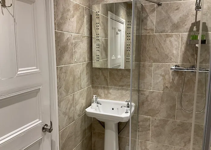 Guest house Glenora 2*